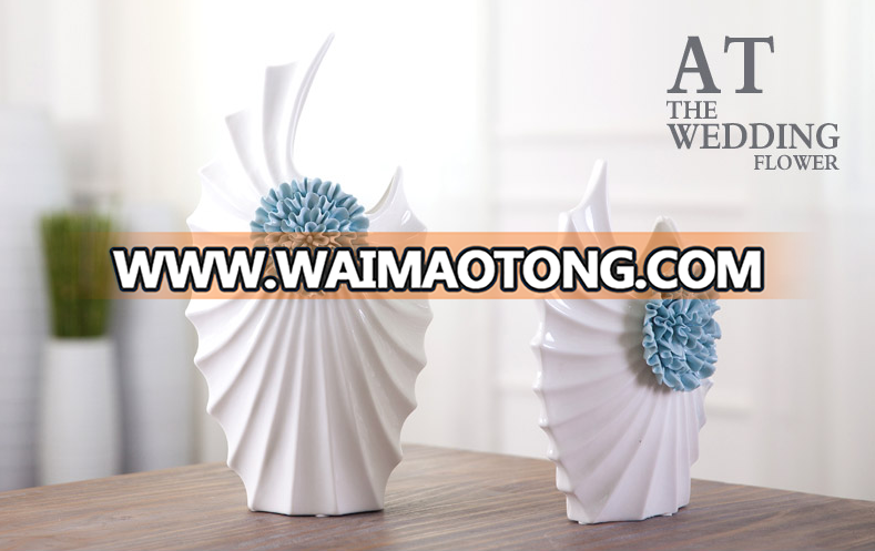 Wedding beautiful vase white ceramic vase with blue flowers for hotsale