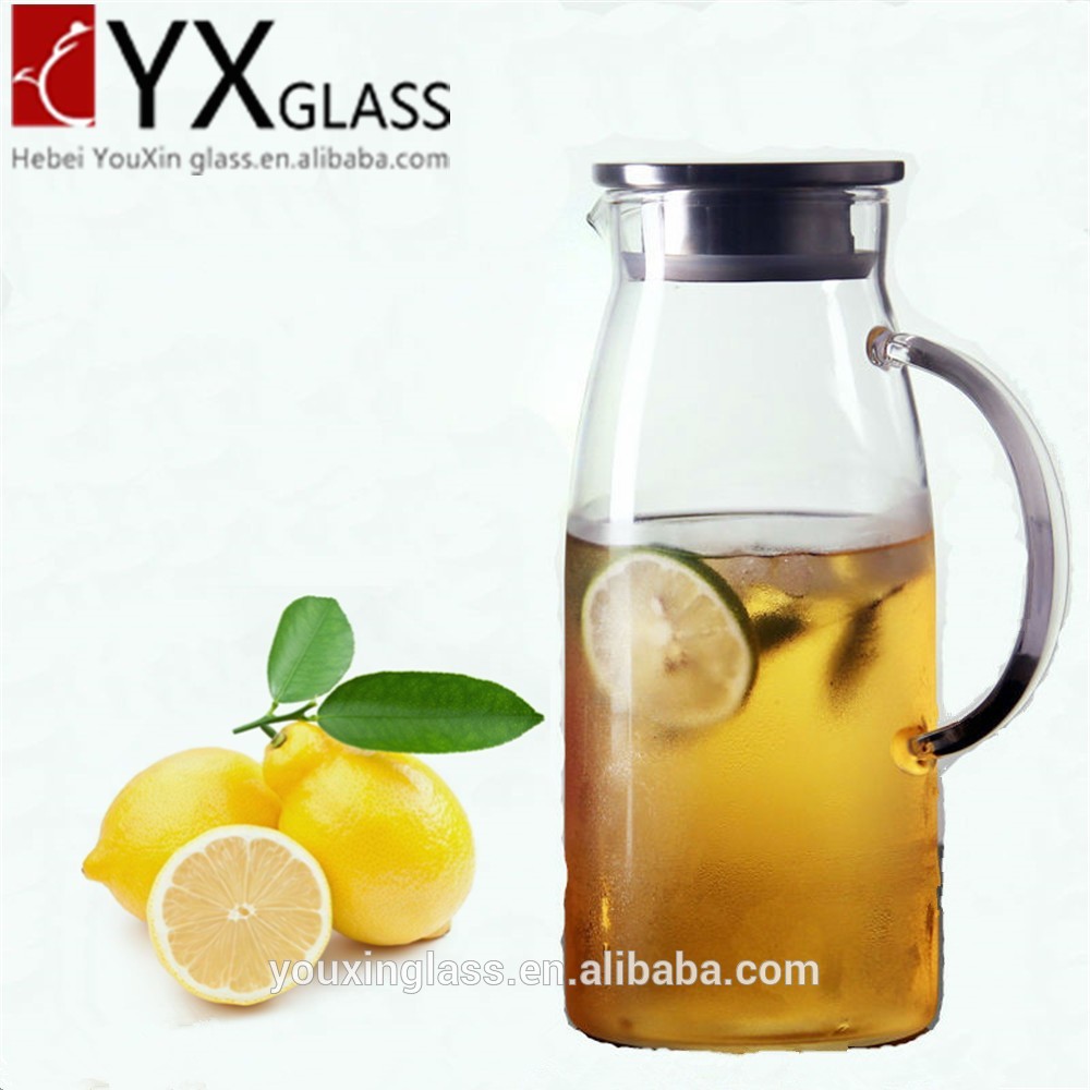 1.5L Clear glass water jug with side handle and lid for cold drinks