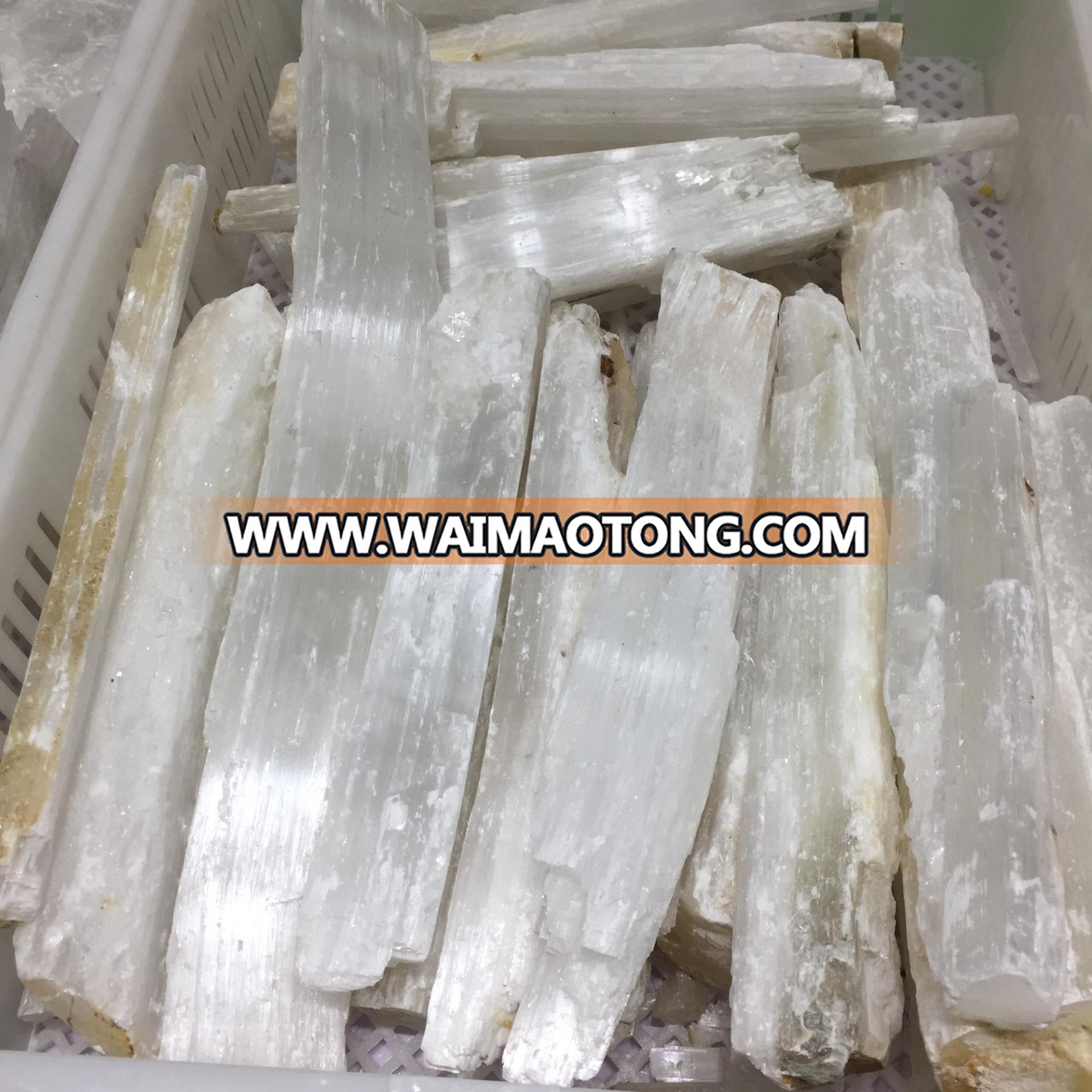 wholesale natural rough raw white clear selenite slabs rock stone