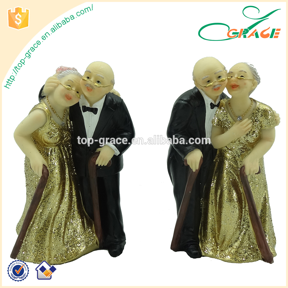 Resin decorative love old couple figurine for wedding souvenirs