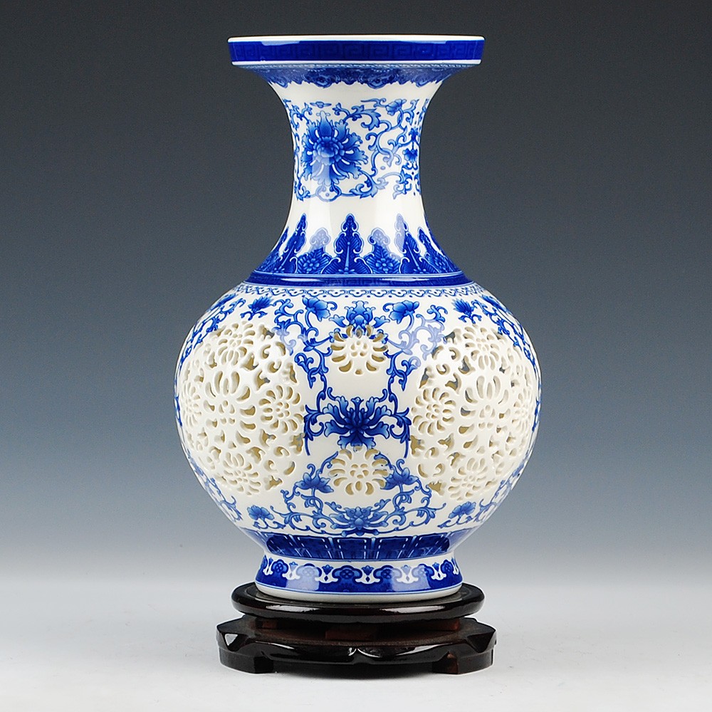 Wholesale Jingdezhen Antique Old Blue and White Hollow out ceramic vase