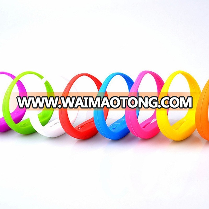 2017 factory hot sell cheaper LED silicone bracelet flashing light