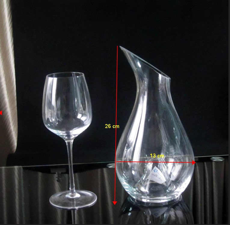 750ml Slant Mouth Glass Pitcher with Hill Bottom