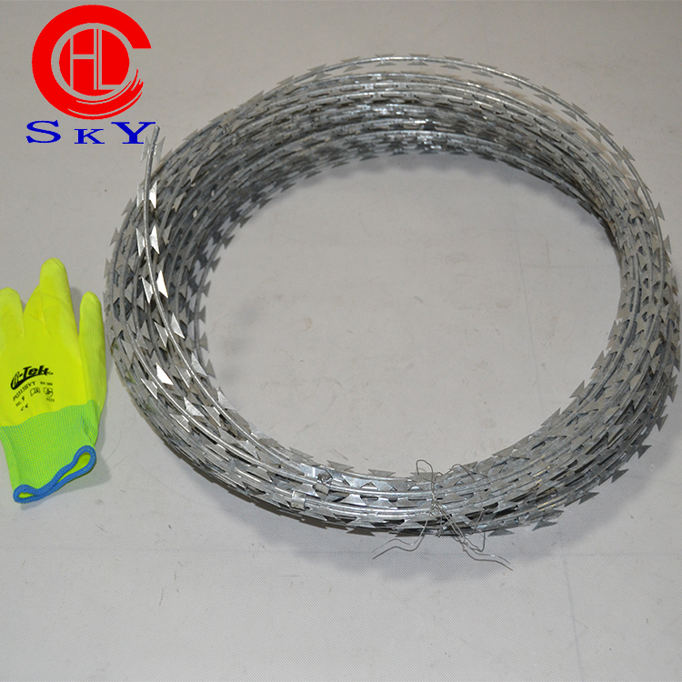 2018 hot sale price single coil or spiral razor barbed wire used as fence