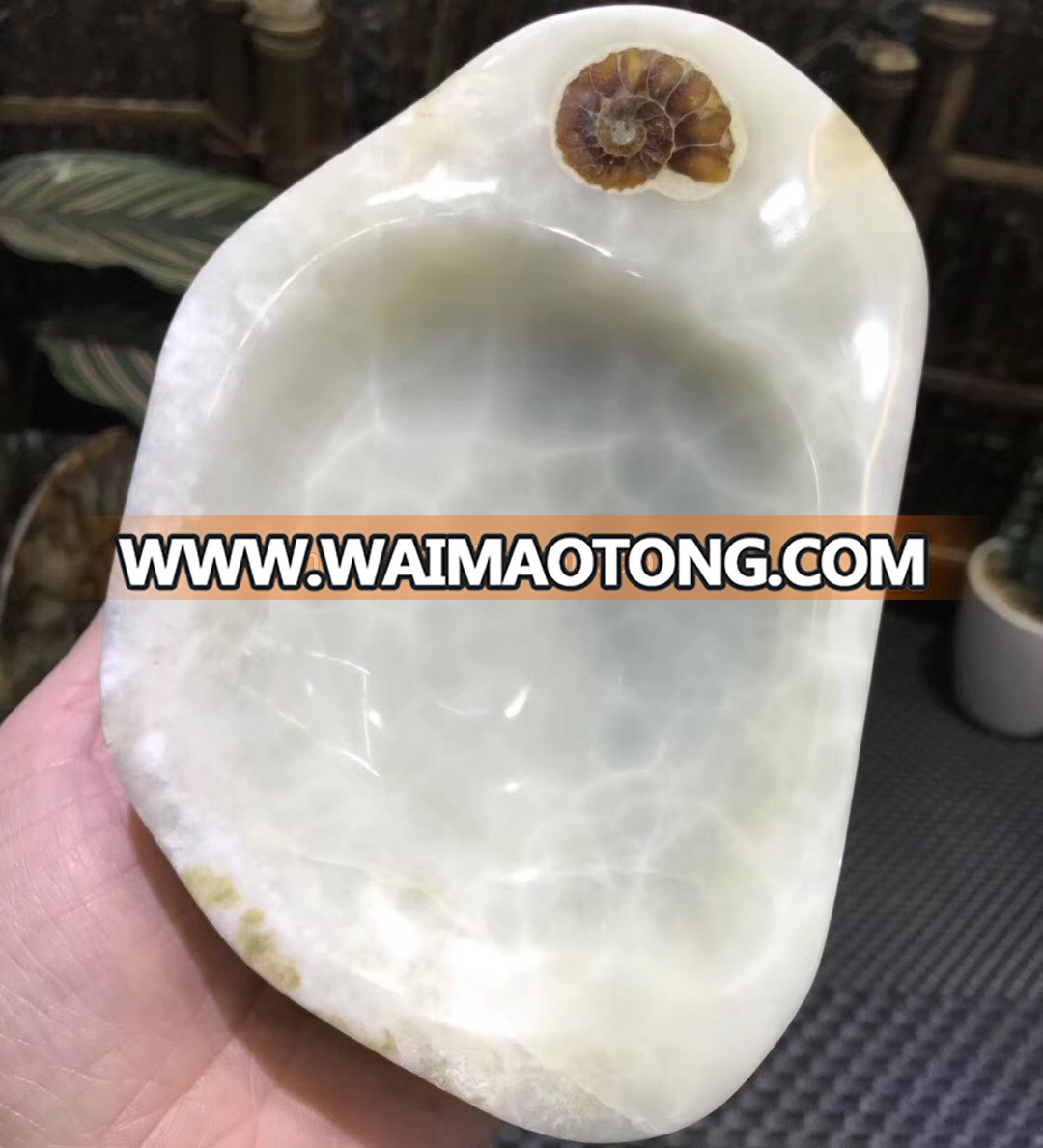 Wholesale Madagascar Natural white jade stone crystal ashtray for Home Ornament