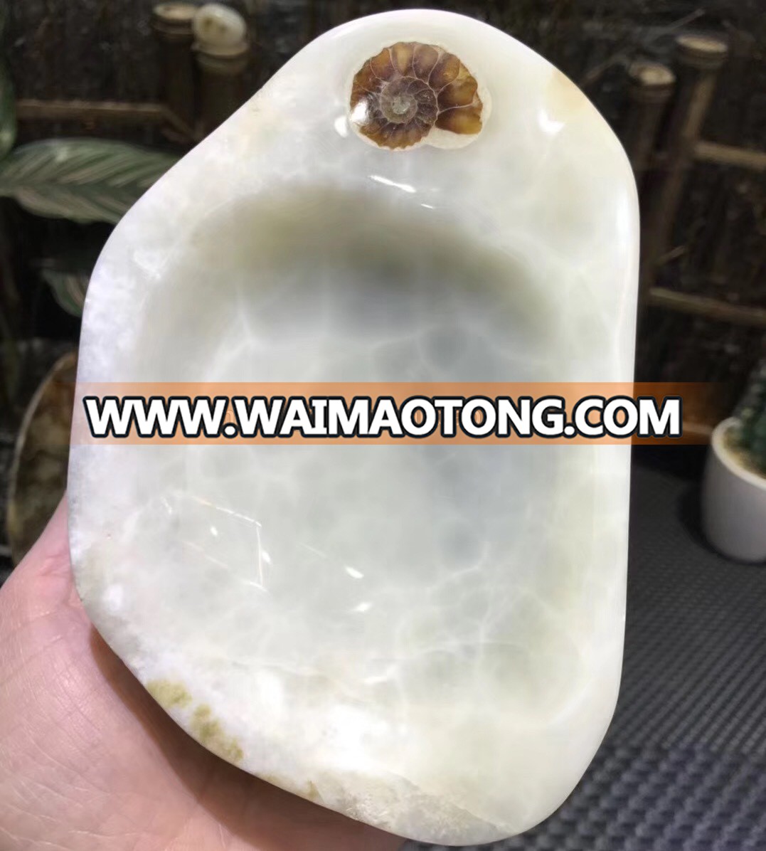 Wholesale Madagascar Natural white jade stone crystal ashtray for Home Ornament