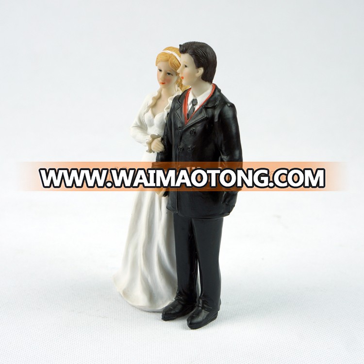 Wholesale Happiness Bride and Groom Couple Figurine Resin Wedding Cake Topper