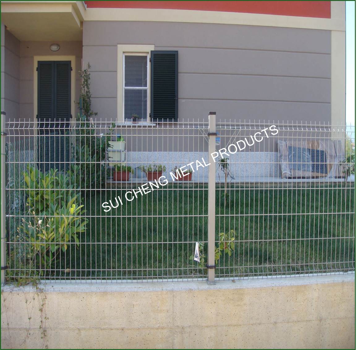 2018 Year Guangzhou Factory Free Sample Galvanized and PVC Coated Wire Mesh Security Fence