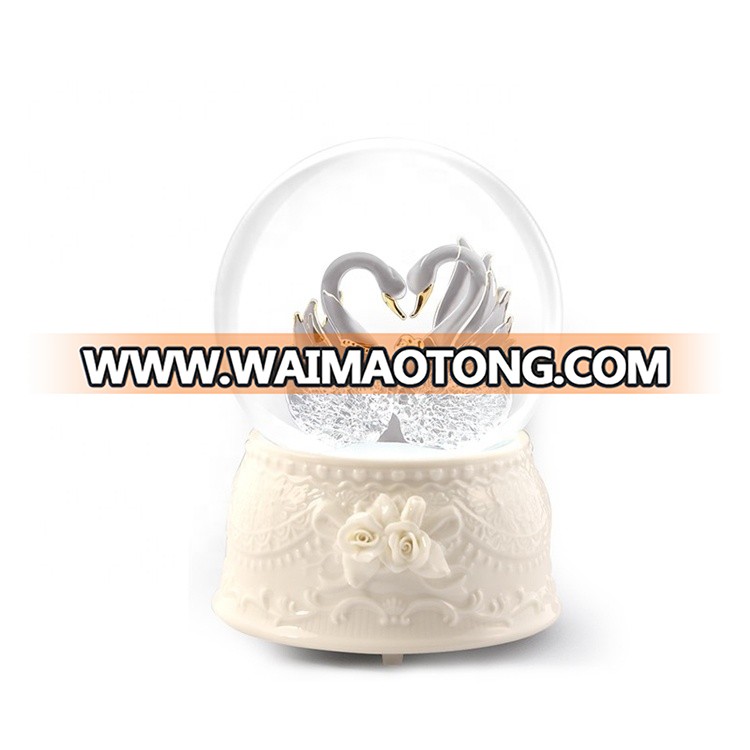 2019 Wedding snow globe resin snow water ball kids water globe