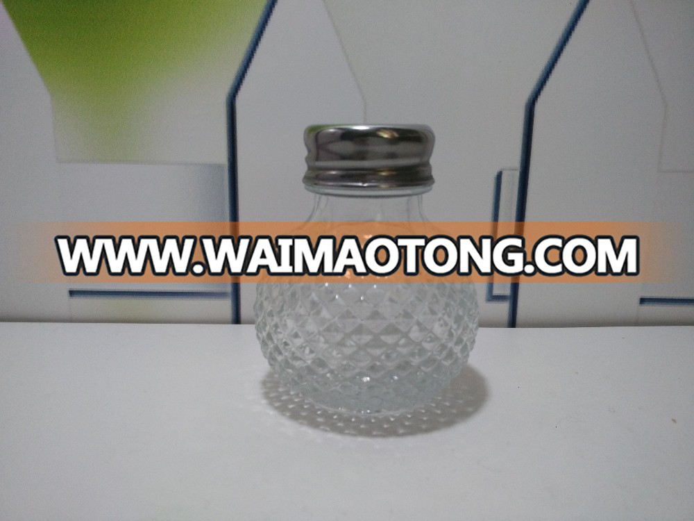 Wholesale glass spice bottle with screw metal lid for kitchen storage