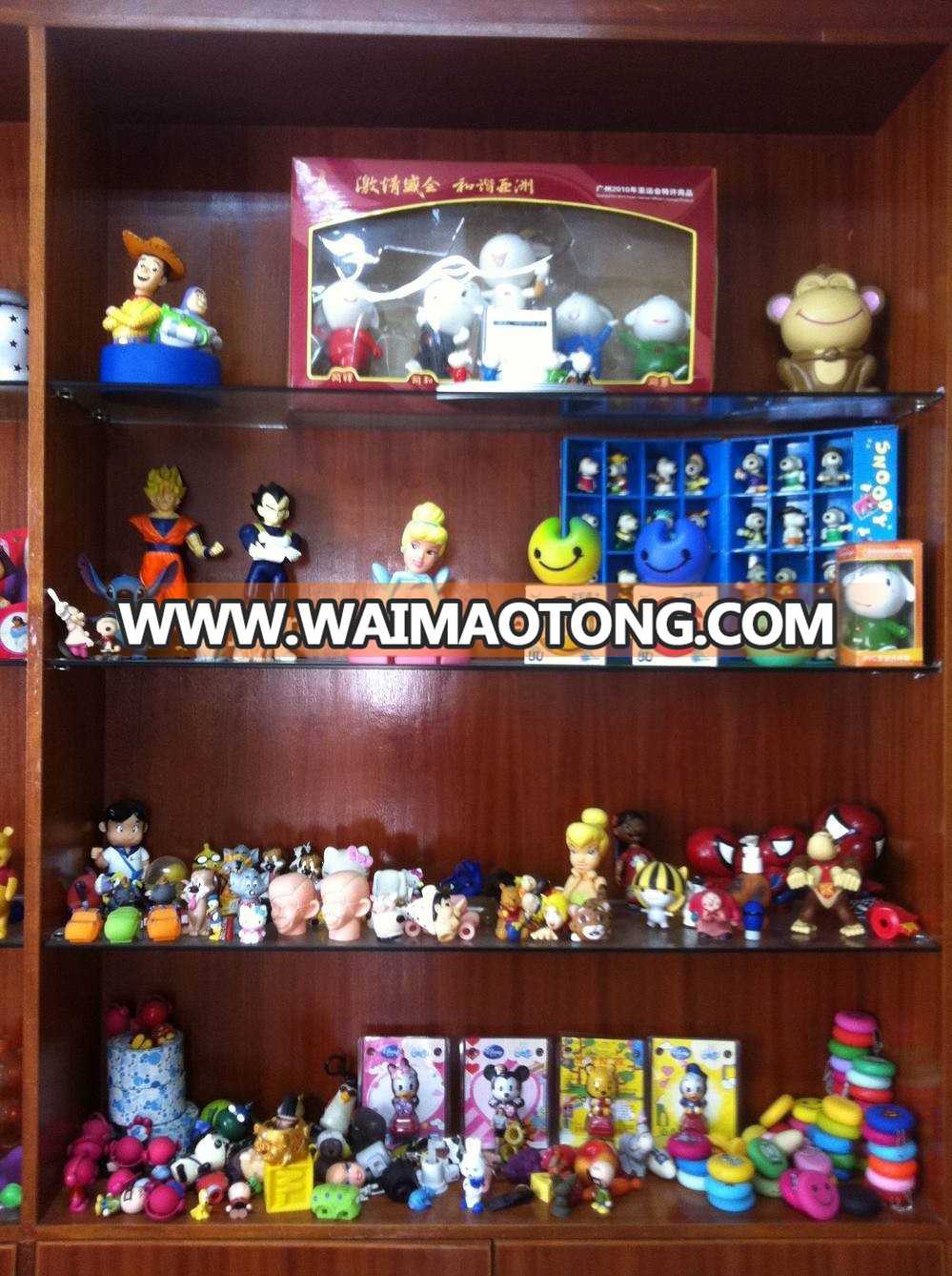 Shenzhen make custom rotocasting vinyl toys