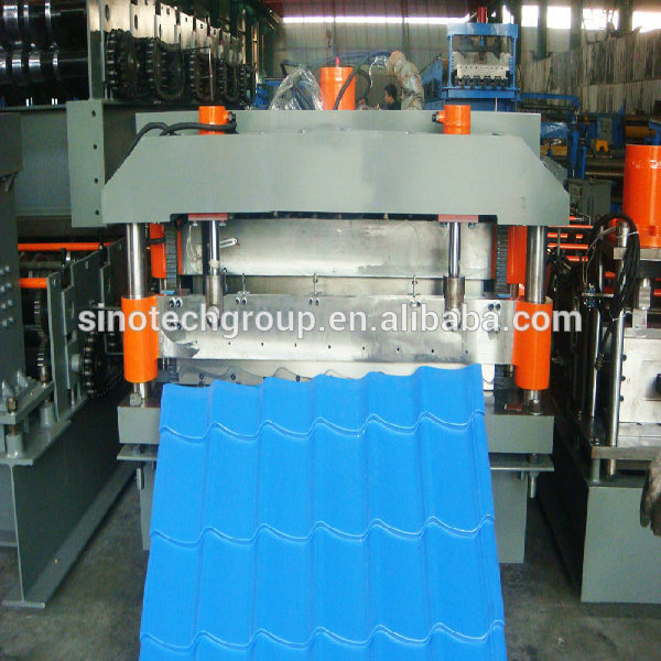 Portable metal roofing roll forming machine