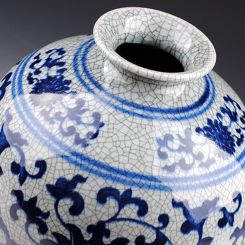 Chinese style home decorative blue and white ceramic porcelain vase