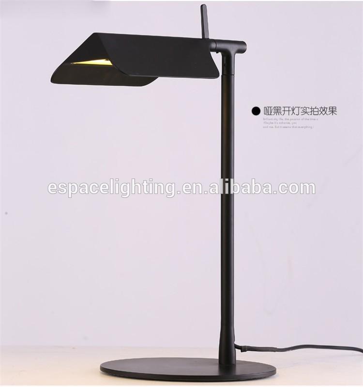 Modern Style Solid Iron LED Table Lamp