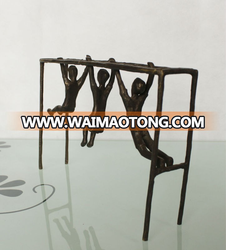 home decorative bronze sculpture for home decoration Climb the rungs figurines