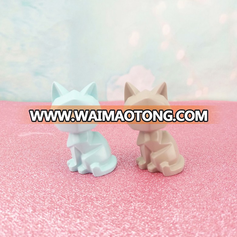 Customized design high geometric cat resin sculpture indoor decorative animal statue