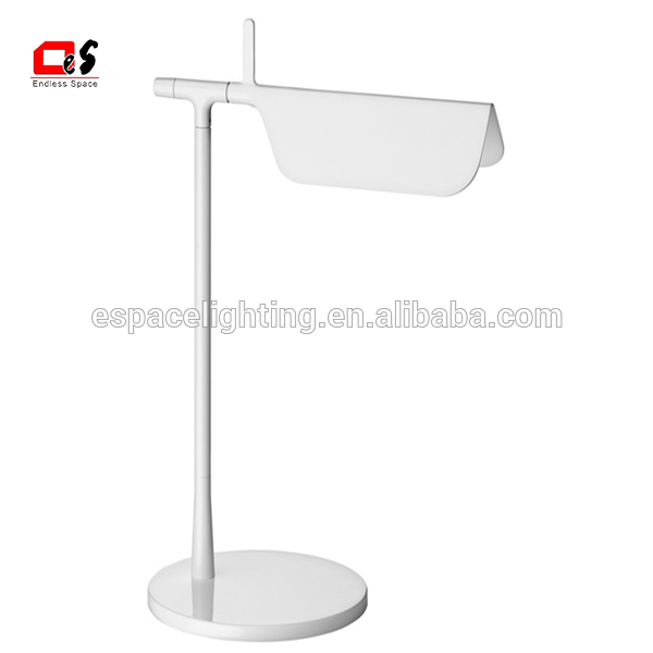 Modern Style Solid Iron LED Table Lamp