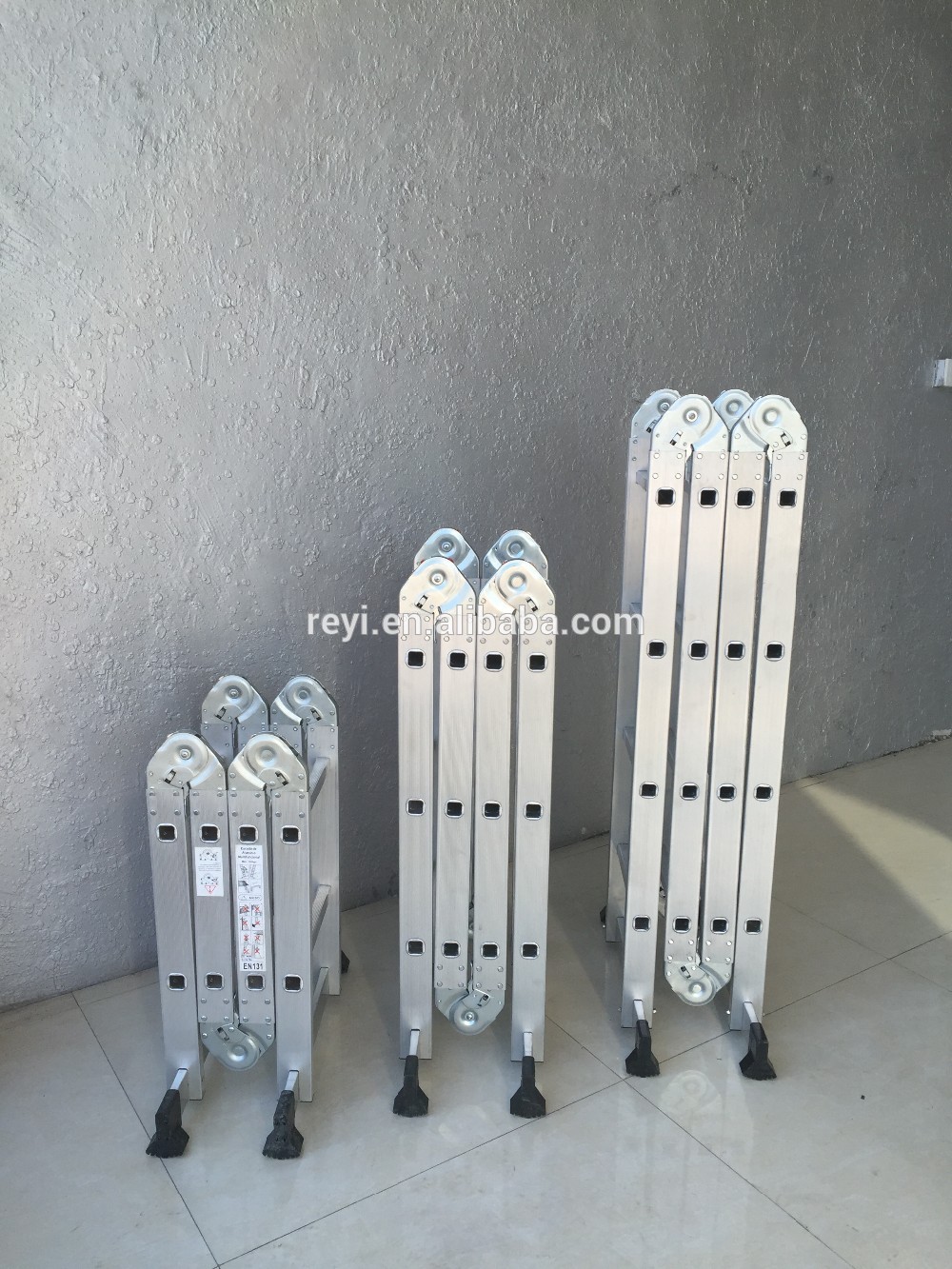 Locking hinges for aluminium multi-purpose ladder