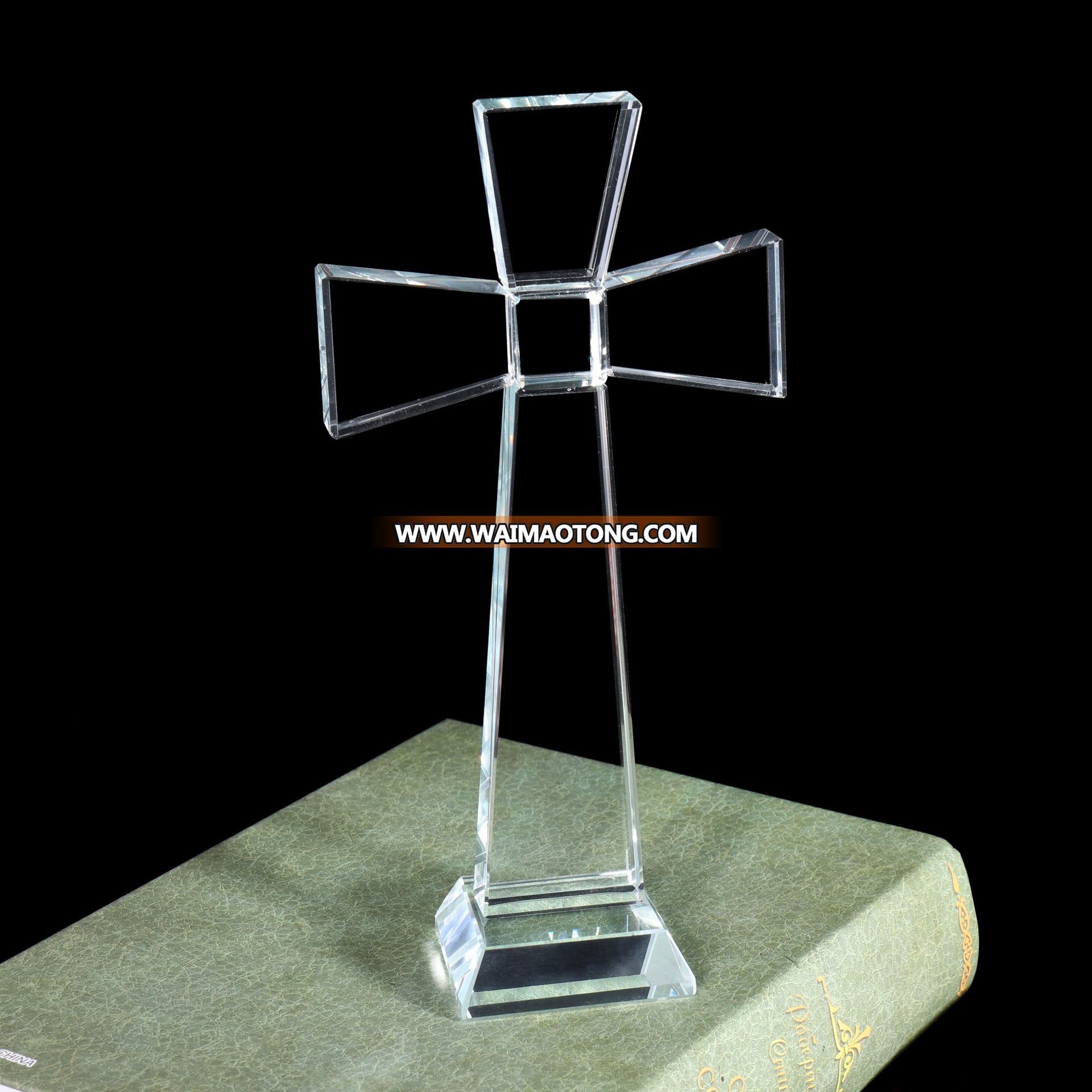 MH-JB0145  personalized engraving Crystal  cross with  base