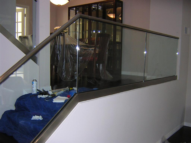 Stainless steel shoe base U channel glass balustrade