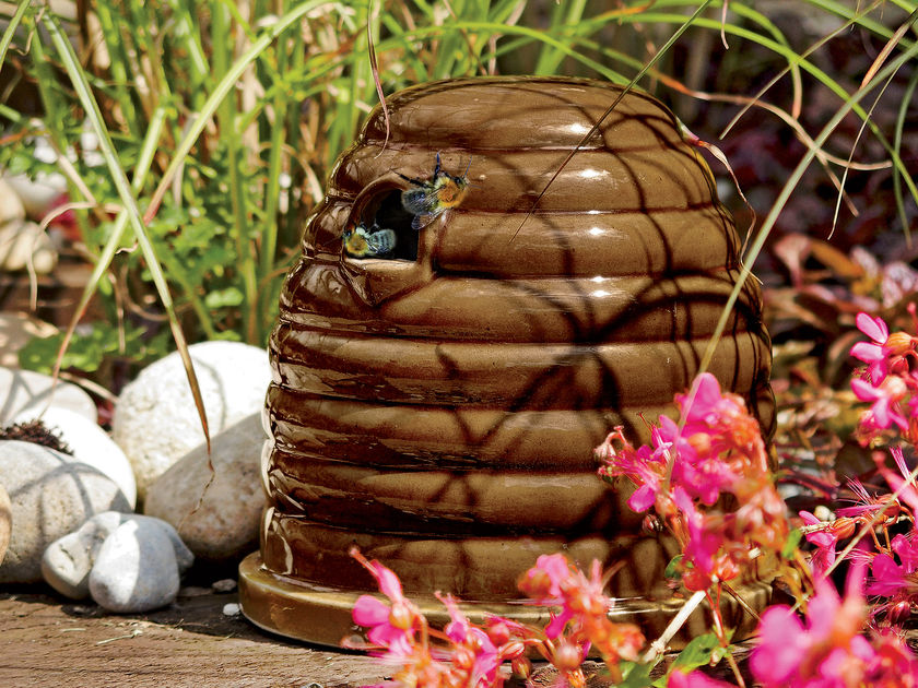 Ceramic bumble bee nest house hive