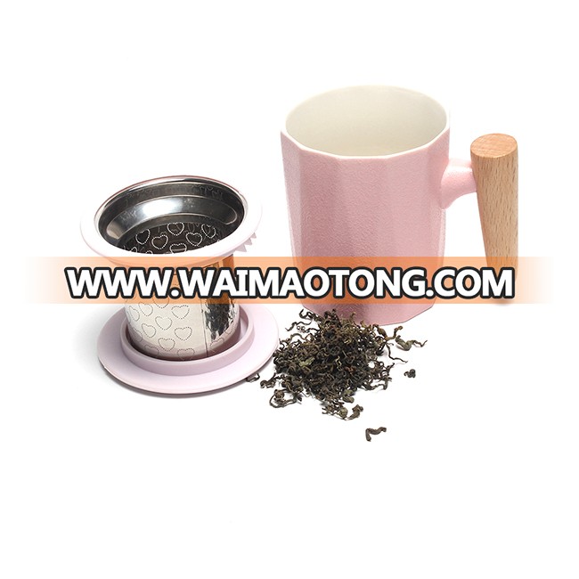 New arrival Fashion  porcelain Tea Mug with tea infuser and metal lid, special  wood handle