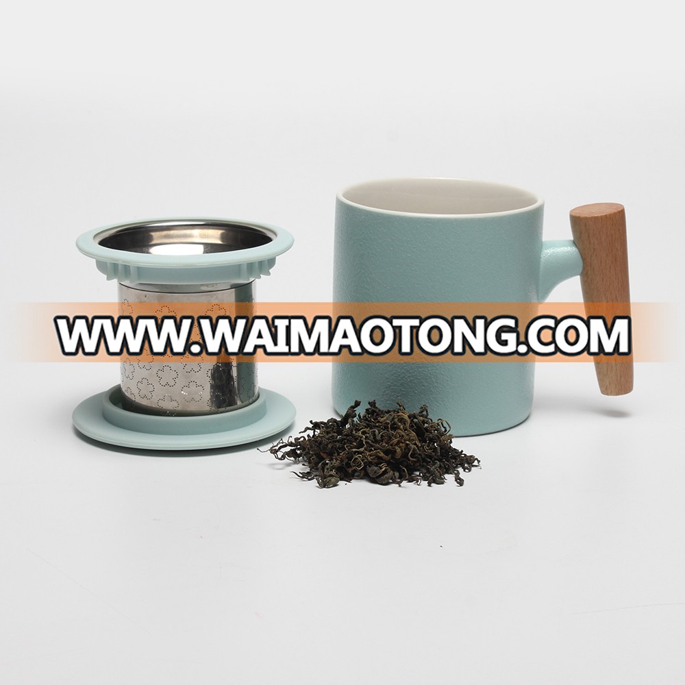 New Fashion  porcelain Mug with tea infuser and metal lid, special  wood handle different color available