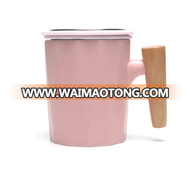 New arrival Fashion  porcelain Tea Mug with tea infuser and metal lid, special  wood handle