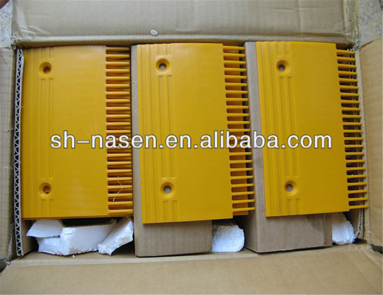 KONE escalator yellow plastic comb