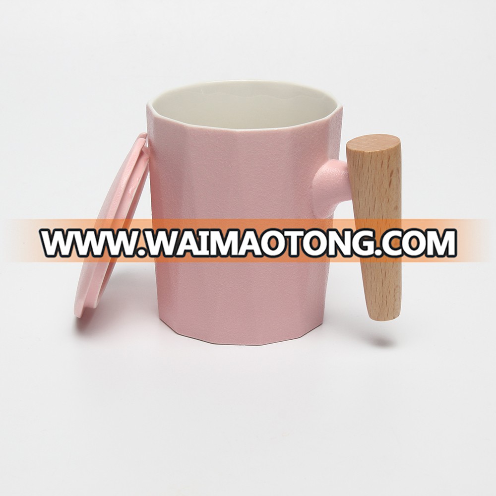 350ML hot sale Ceramic Tea Mug With wood handle & ceramic lid in different colors