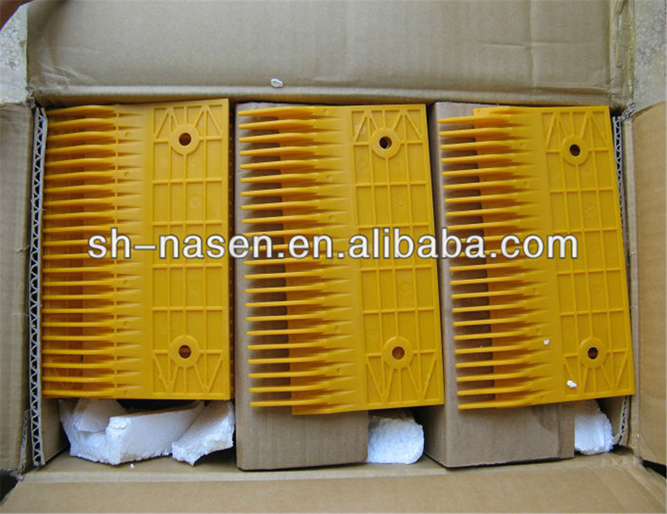 KONE escalator yellow plastic comb