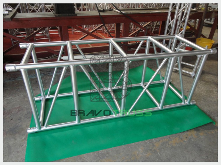 Bravo Stage Spigot Truss