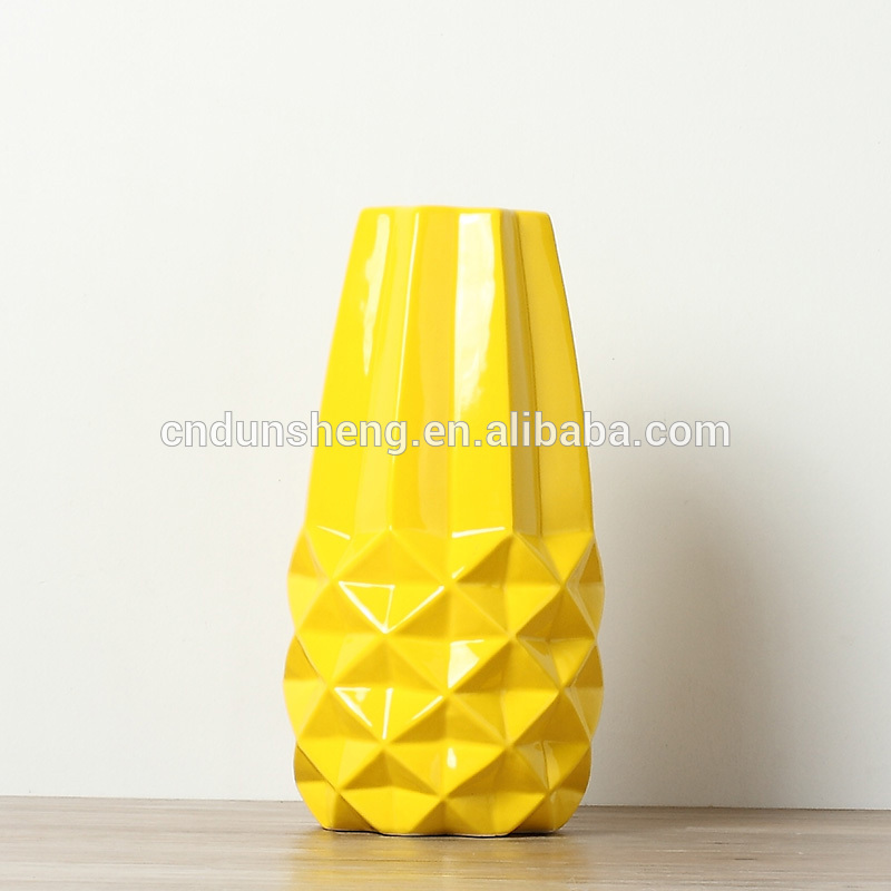 wholesale 2-pieces set yellow ceramic porcelain pineapple striae design flower vase geometric cut