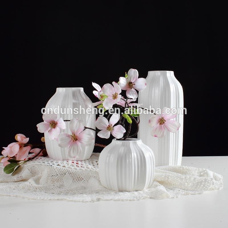 wholesale 13-pieces blue ceramic flower vases in linework design vase