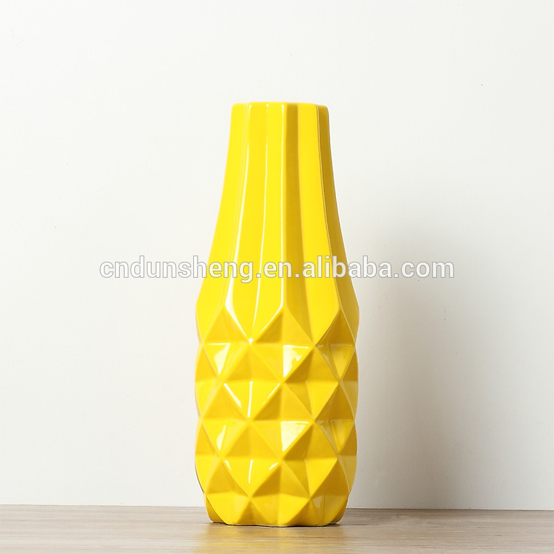 wholesale 2-pieces set yellow ceramic porcelain pineapple striae design flower vase geometric cut