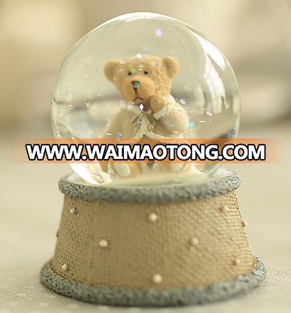 Funny bear resin unique glass snow globe