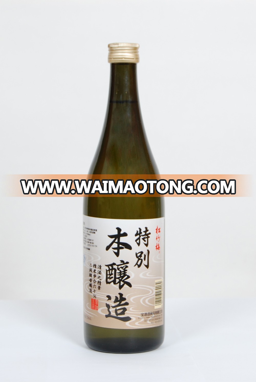 Alcohol 14% Japanese Sake with bottles