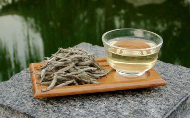 Chinese best organic and high quality white tea Baihao Yinzhen superme