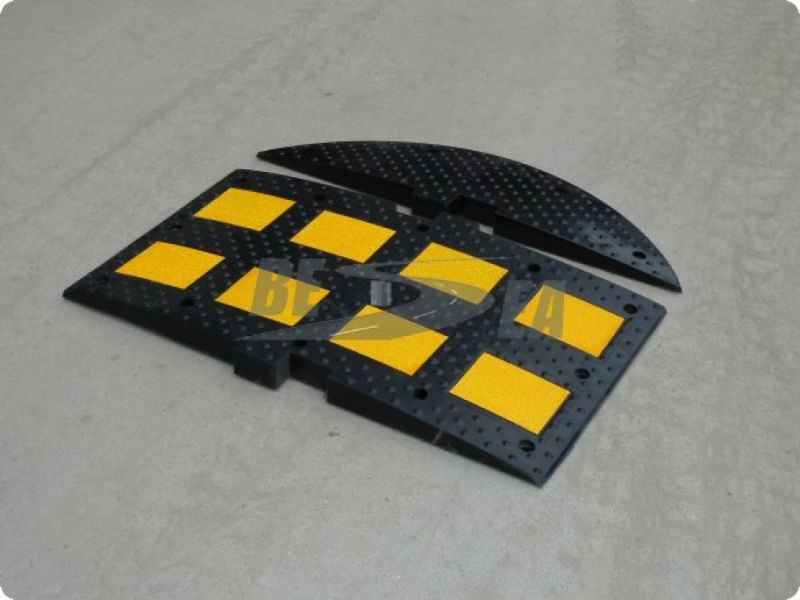 Black & Yellow Rubber 900mm Width Road Speed Bump