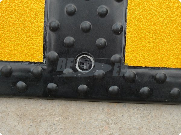 Black & Yellow Rubber 900mm Width Road Speed Bump