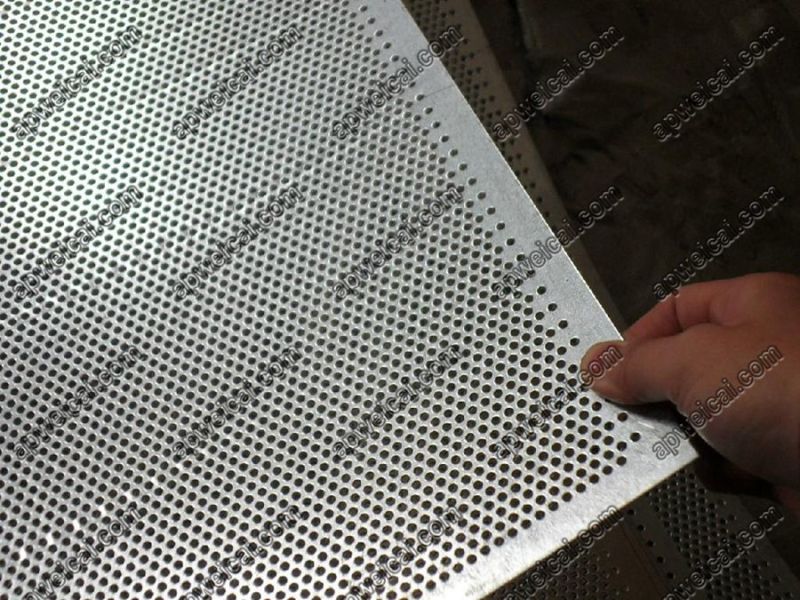 PVC Spray Perforated Metal Screen/ Sheet/ Mesh