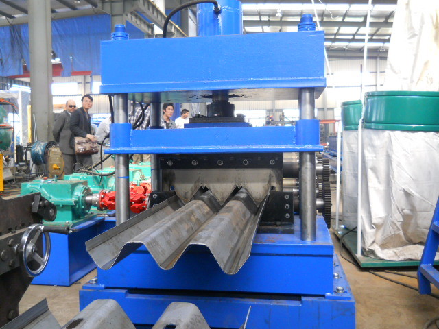 Galvanized Steel Highway Guardrail Roll Forming Machine