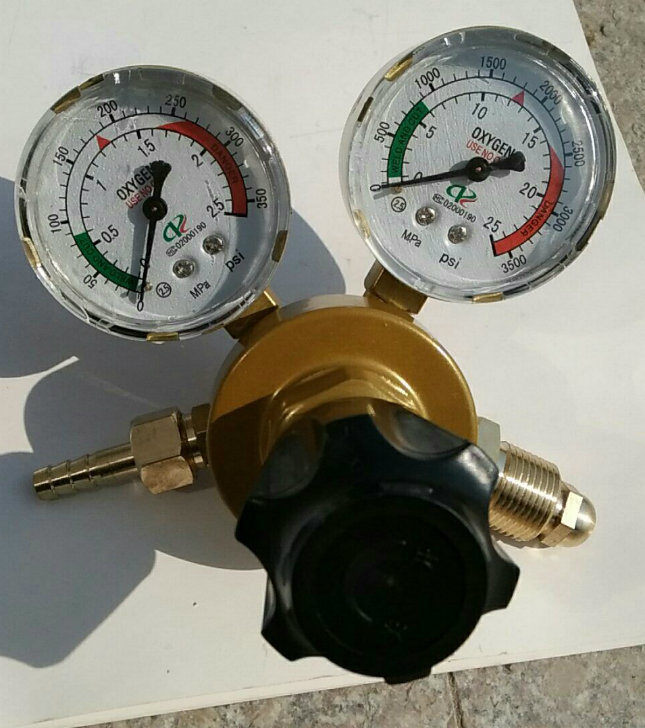 Brass Oxygen Use Pressure Regulator